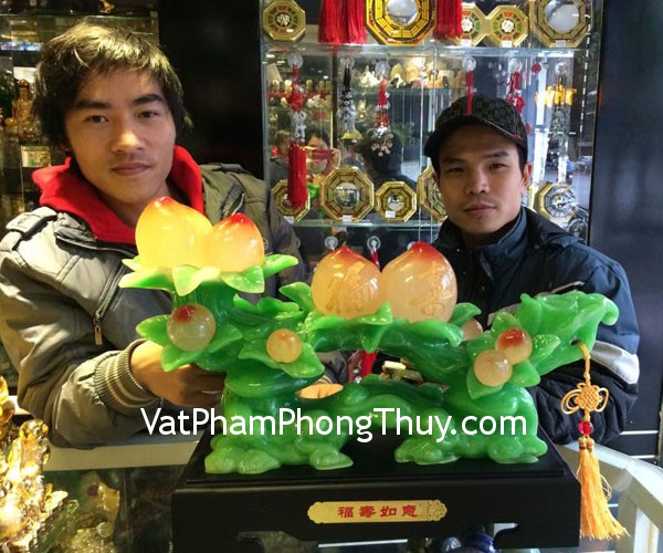 Anh Khải- khách hàng mua đào như ý đỏ lớn A226