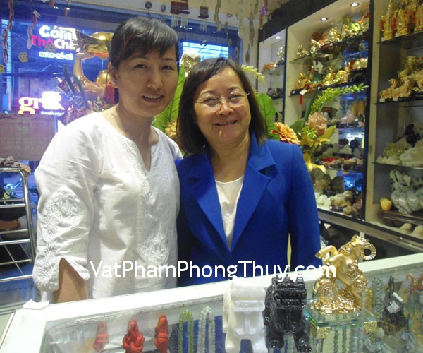 Chị Trinh - khách hàng mua tỳ hưu bắc kinh trắng BKT-S, tỳ hưu bắc kinh đen BKD-S, dê vàng bình bông H073G và xâu tiền 6 xu CC1135