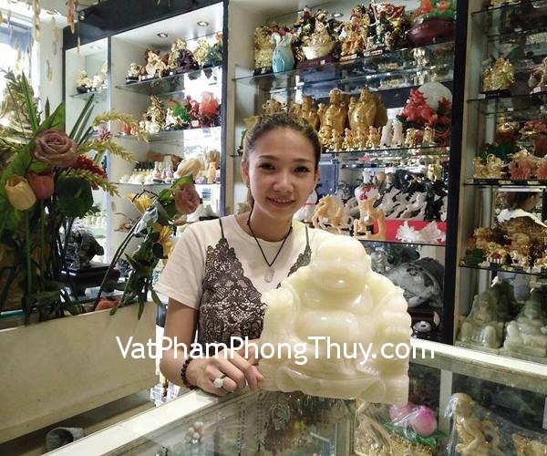 Chị Huyền - khách hàng mua tượng phật di lạc cẩm thạch PDL-CTN và chuỗi ngọc hồng lục bảo S911-4092