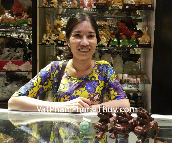 Chị Liễu - khách hàng mua cặp tỳ hưu nham thạch R070 và tượng heo đông linh DT235
