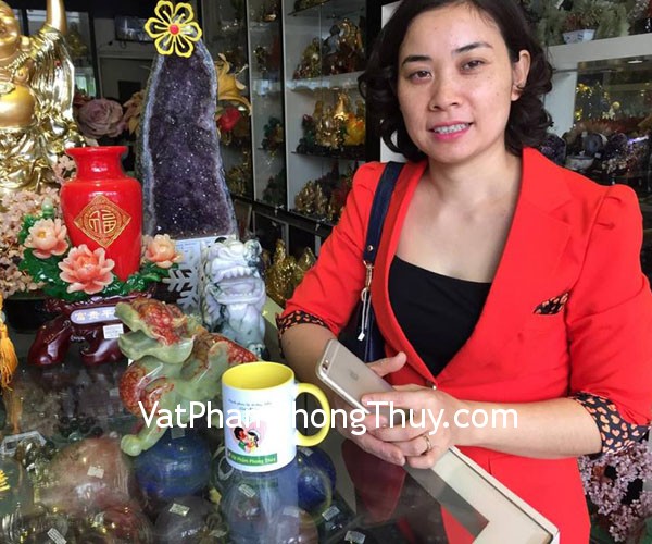 Chị Nguyệt - khách hàng mua tượng tỳ hưu tiêu ngọc lớn GM018