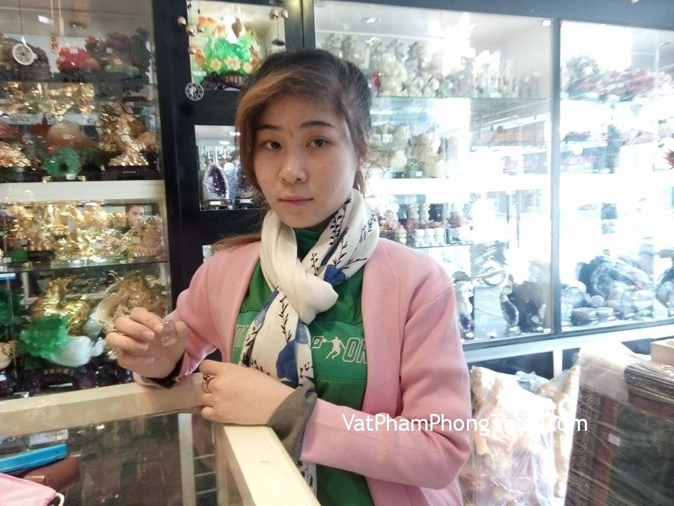 Chị Nhẫn - khách hàng mua mặt hồ ly đá thạch anh tím S6343