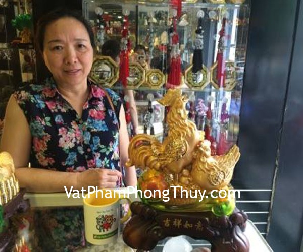 Cô Vân- khách hàng mua gia đình gà trên như ý lưu ly G007A