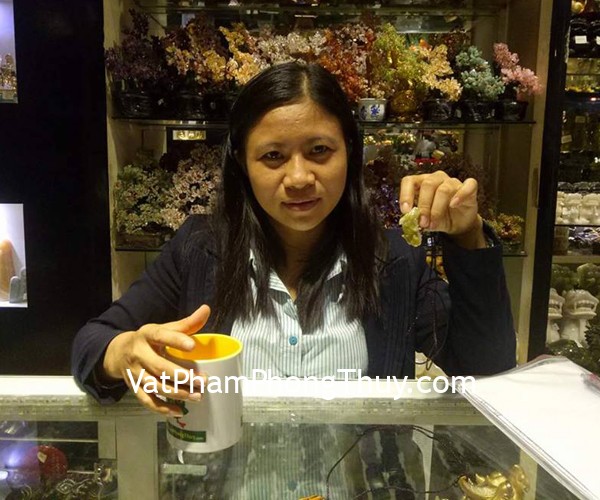 Chị Nhung - khách hàng mua tỳ hưu phỉ thúy S5151 và phật bản mệnh S6484
