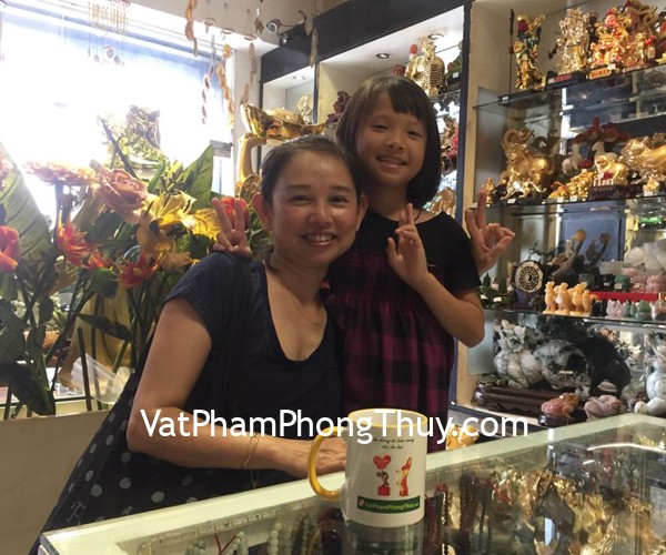 Chị Anh Đào - khách hàng mua mặt ve ngọc phỉ thúy A+ S6315 và ve ngọc vân trắng S6509