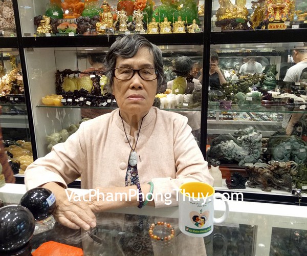 Cô Châu - khách hàng mua vòng tay trang sức và phật bản mệnh phỉ thúy