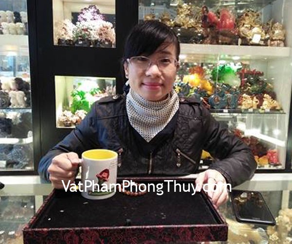 Chị Hồng - khách hàng mua chuỗi thạch anh tóc đồng S6662-2082