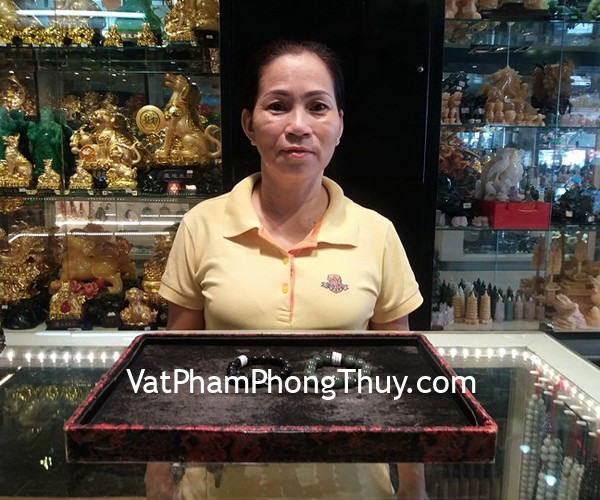 Chị Ngọc - Khách hàng mua Chuỗi phỉ thúy xanh đậm 14li S6676 và Chuỗi tỳ hưu hắc ngà S6415