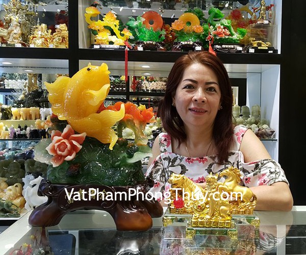Chị Linh - khách hàng mua tượng cá chép vàng C095A, ngựa vàng châu đỏ C109A, hổ vàng may mắn C124A, chó săn vàng C034A và thỏ vàng sa kim C212A-12