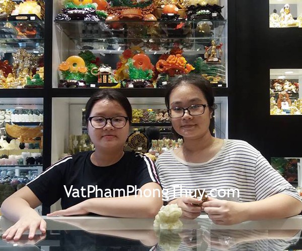 Chị Ngọc - khách hàng mua thiềm thừ Tây Tạng CTT-S và vòng bản mã não đen S6714, vòng mã não xanh S6478
