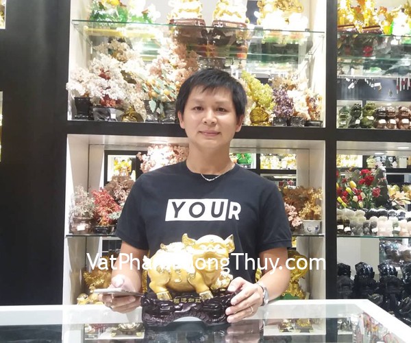 Anh Phúc - khách hàng mua tượng heo vàng tài lộc C207A