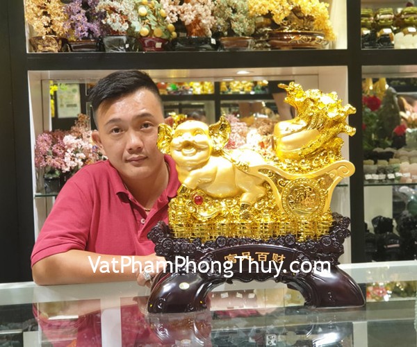 Anh Thanh - khách hàng mua tượng heo kéo cắp cải may mắn LN027