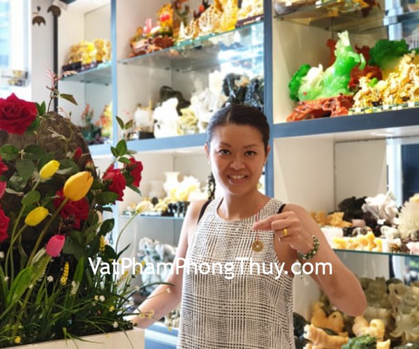 Chị Xuyến Nguyễn - khách hàng mua mặt heo ngọc S6872 và dây rút S159